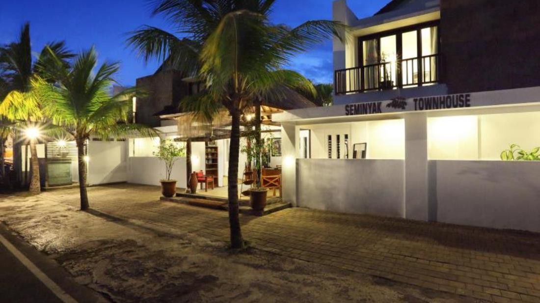 Seminyak Townhouse Aparthotel Exterior photo
