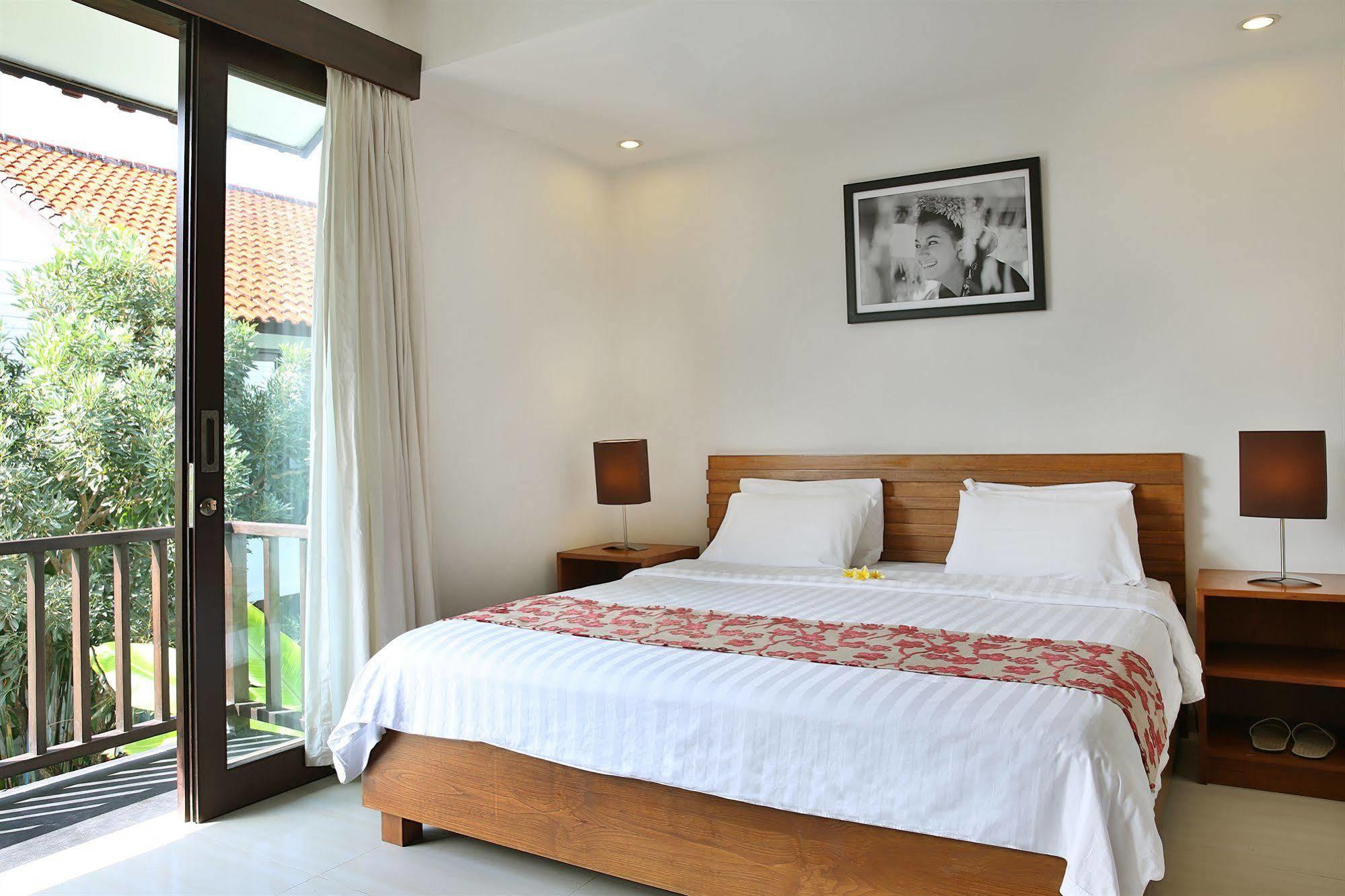 Seminyak Townhouse Aparthotel Exterior photo