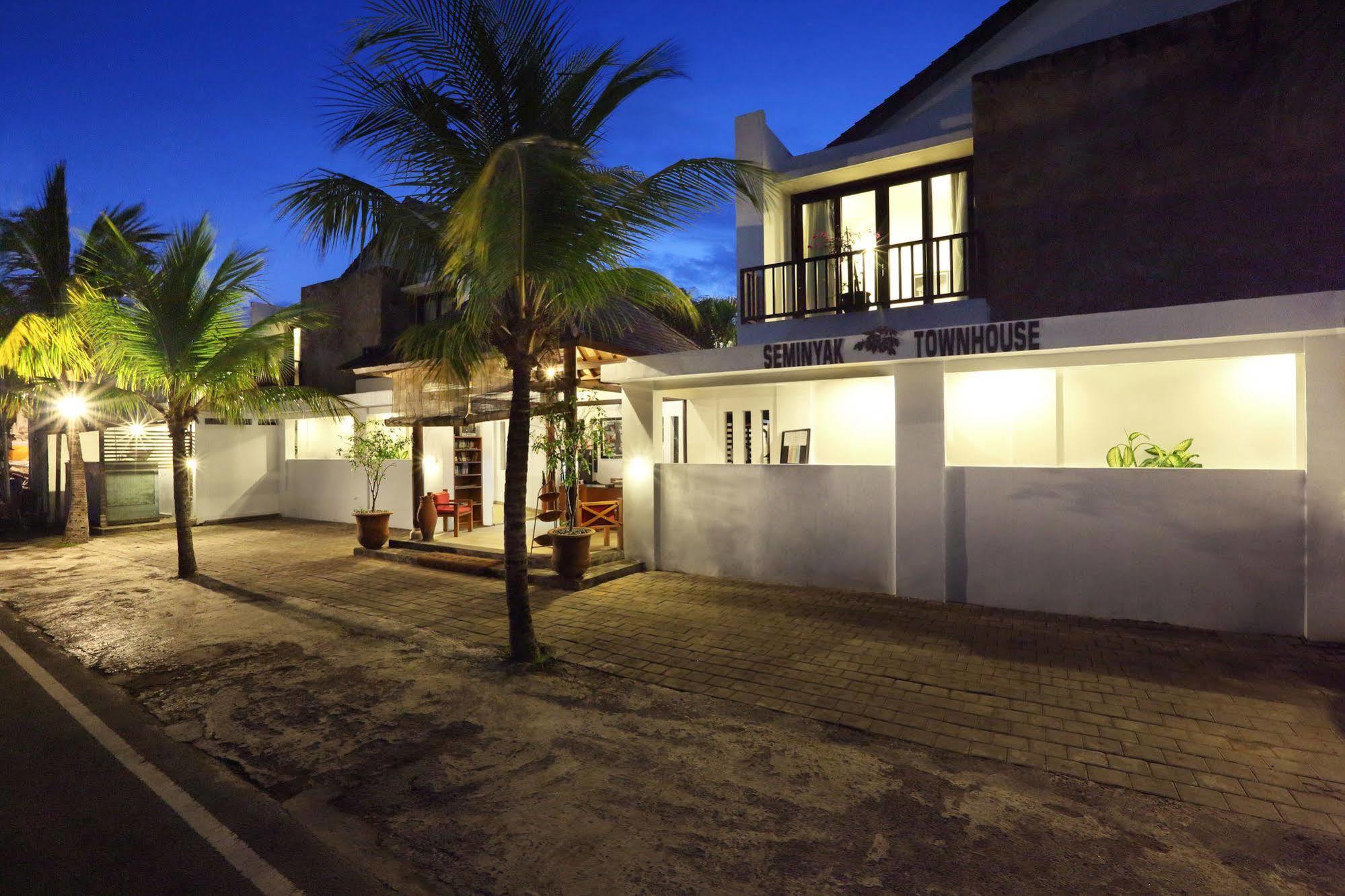 Seminyak Townhouse Aparthotel Exterior photo