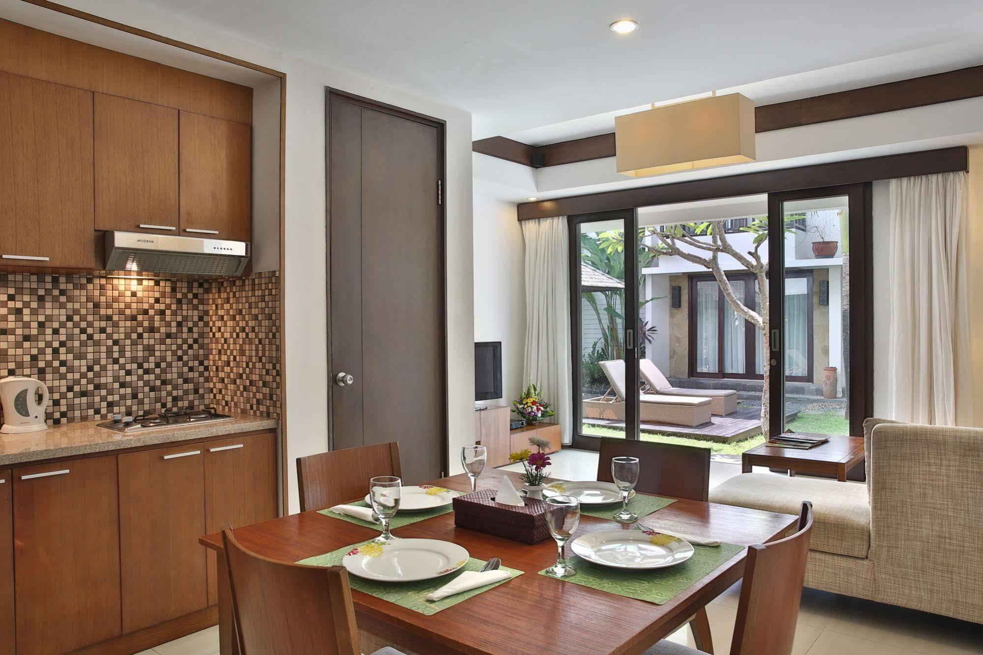 Seminyak Townhouse Aparthotel Exterior photo